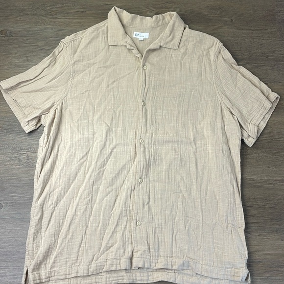 GAP Men’s Standard Fit Crinkle Cotton Short Sleeve Button Up Khaki Shirt, sz XL - Picture 1 of 8
